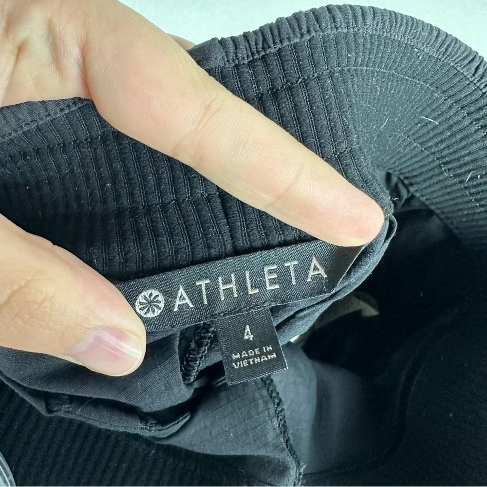 Athleta Black Mod Trekkie Ripstop Athleisure Shorts Size 4